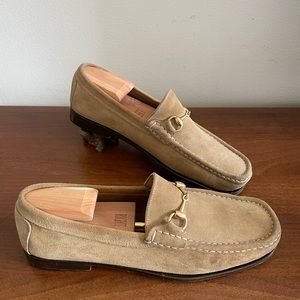 Gucci Men’s Size 9.5 Beige Suede Loafers Gold Buckle